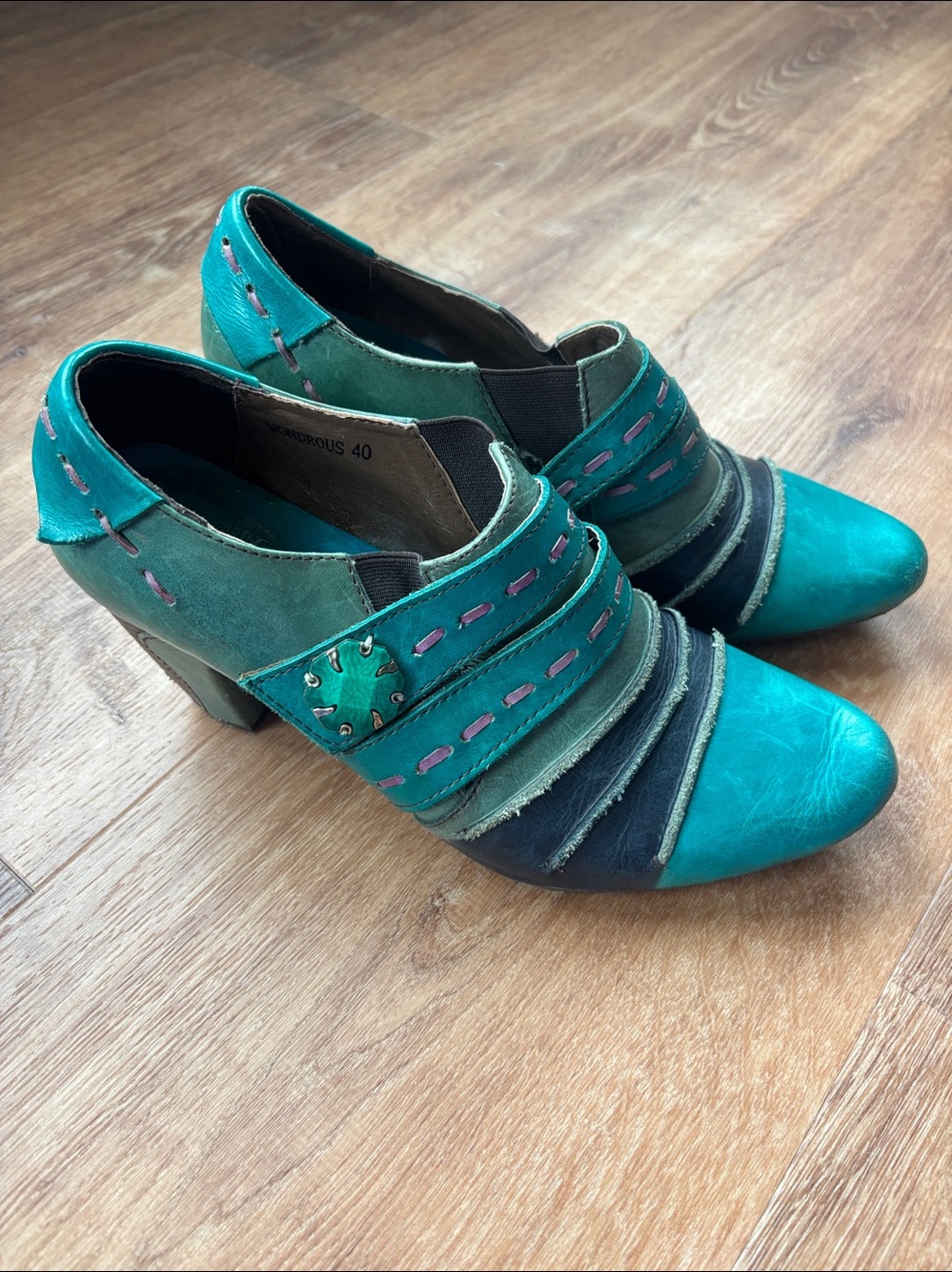 L'artiste spring step Wondrous Booties US size 9
